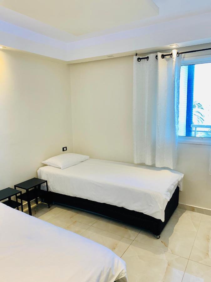 Royal Beach Front Apartments Netanya Bagian luar foto