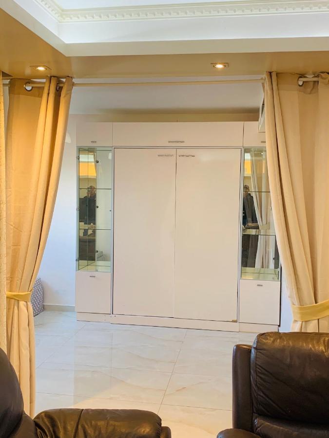 Royal Beach Front Apartments Netanya Bagian luar foto