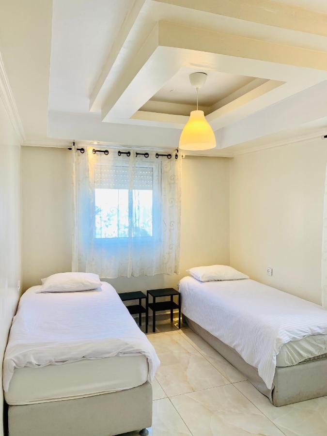 Royal Beach Front Apartments Netanya Bagian luar foto